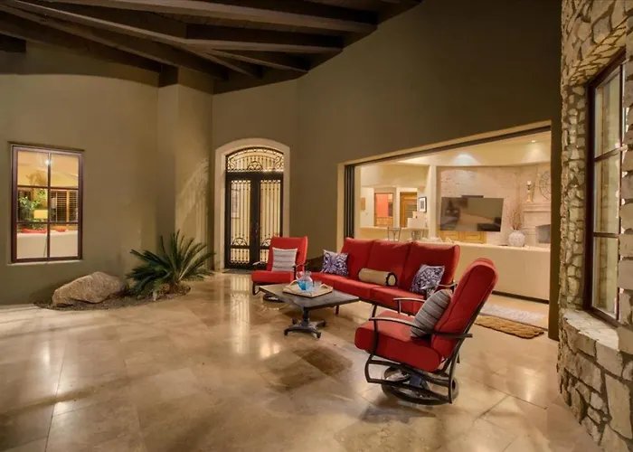 Romantic 4br Hacienda With Pool, And Close To Town Villa