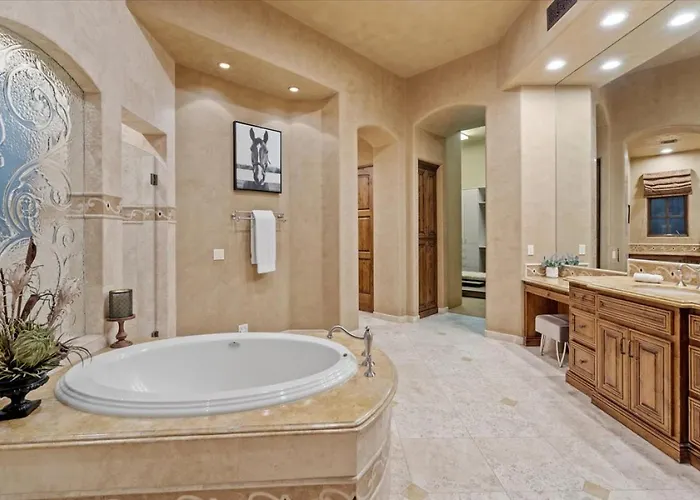 Romantic 4br Hacienda With Pool, And Close To Town