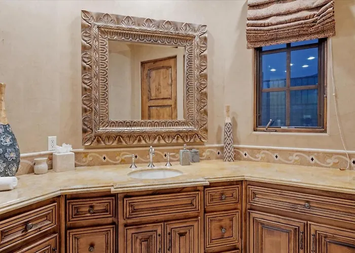 Romantic 4br Hacienda With Pool, And Close To Town *